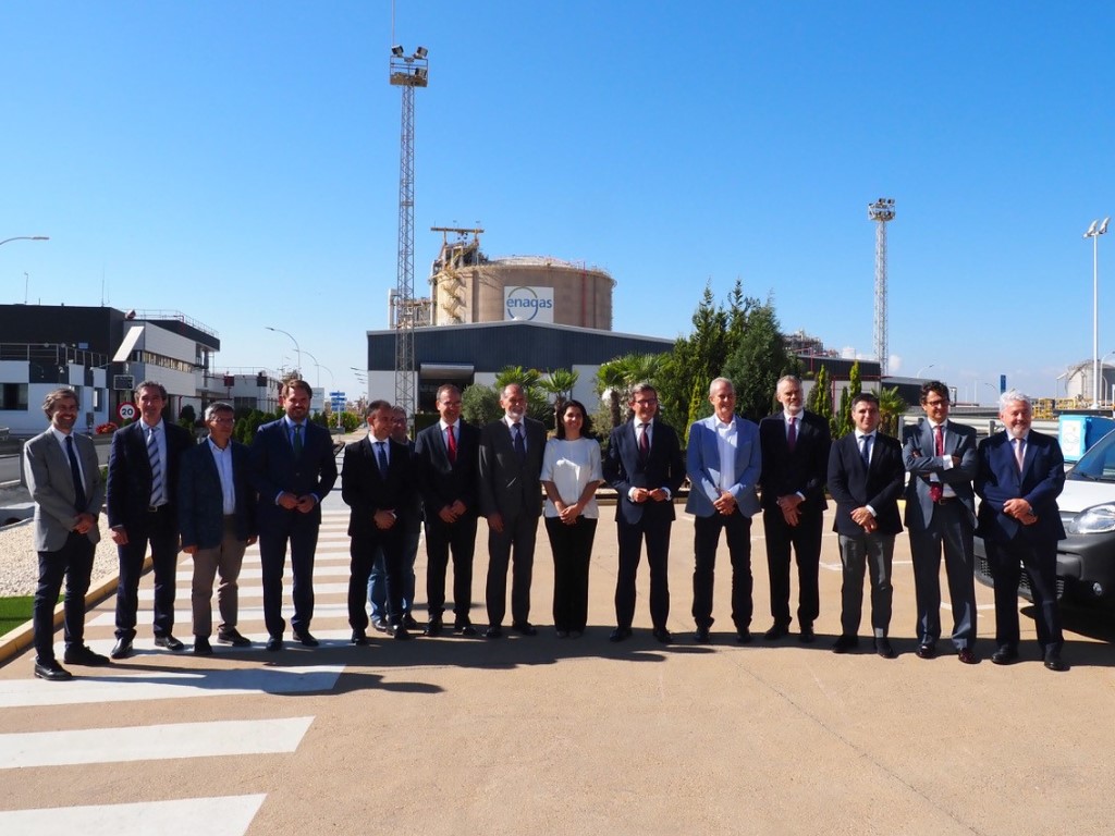 AIQBE recibe la visita del consejero de Política Industrial y Energía de la Junta de Andalucía