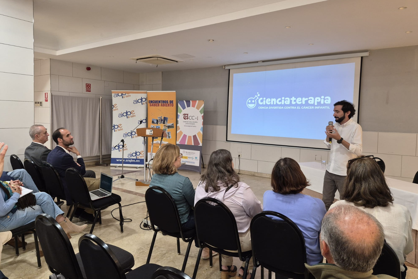 AIQBE y la Unidad de Cultura Cientifica de la Universidad de Huelva clausuran los Encuentros de Saber Abierto